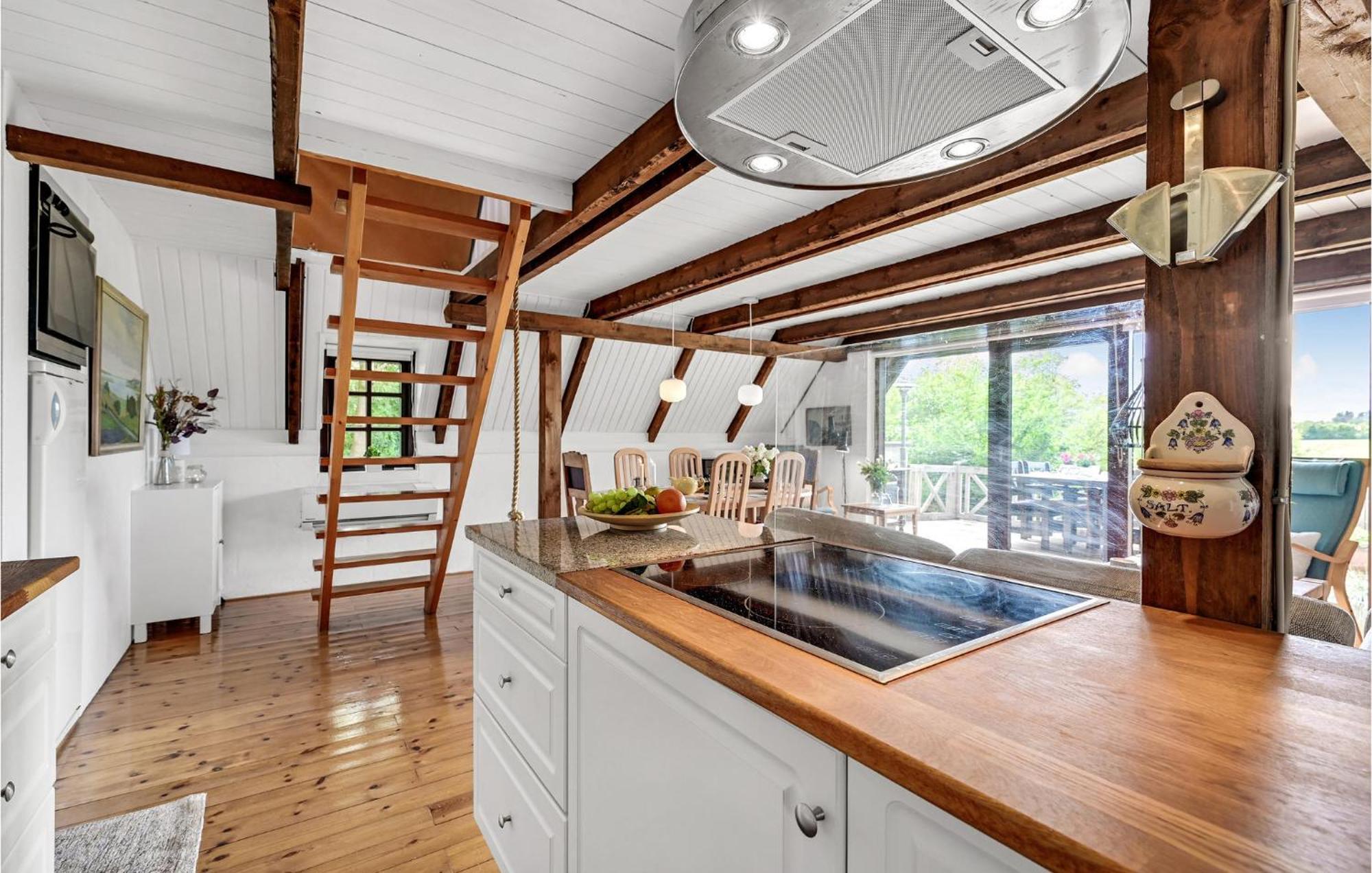 Stunning Home In Logstrup With Kitchen Екстериор снимка
